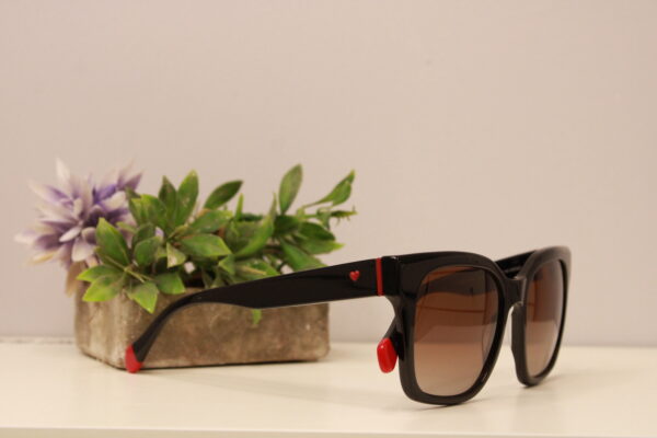 20240201111144_IMG_4258 Lentes de sol - Las Oreiro